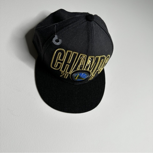 9Fifty Golden State Warriors - 2018 Championship Commemorative SnapBack Hat NWT - Picture 2 of 8
